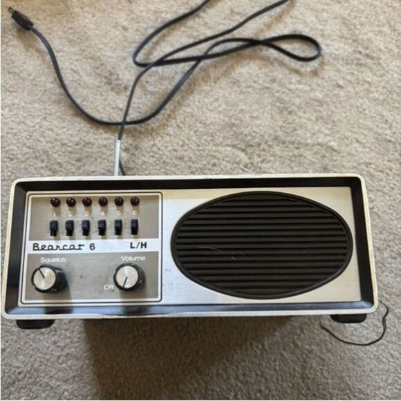 Bearcat 6 Scanner Model BC 6 - Picture 2 of 6